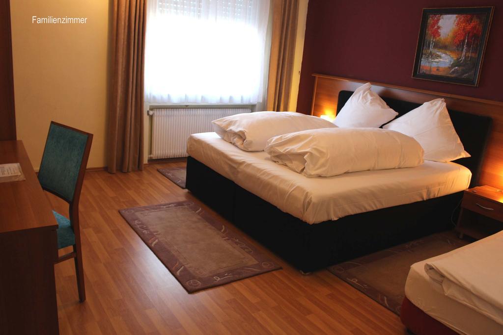 Legend Hotel Biebesheim am Rhein Quarto foto